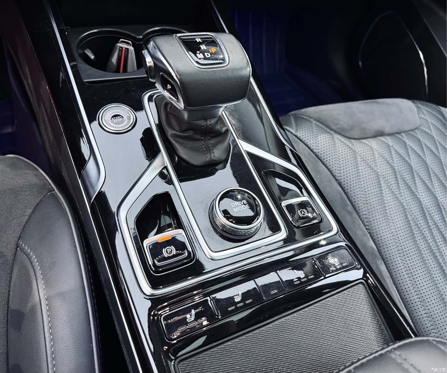 Hongqi HS5, 2021 10