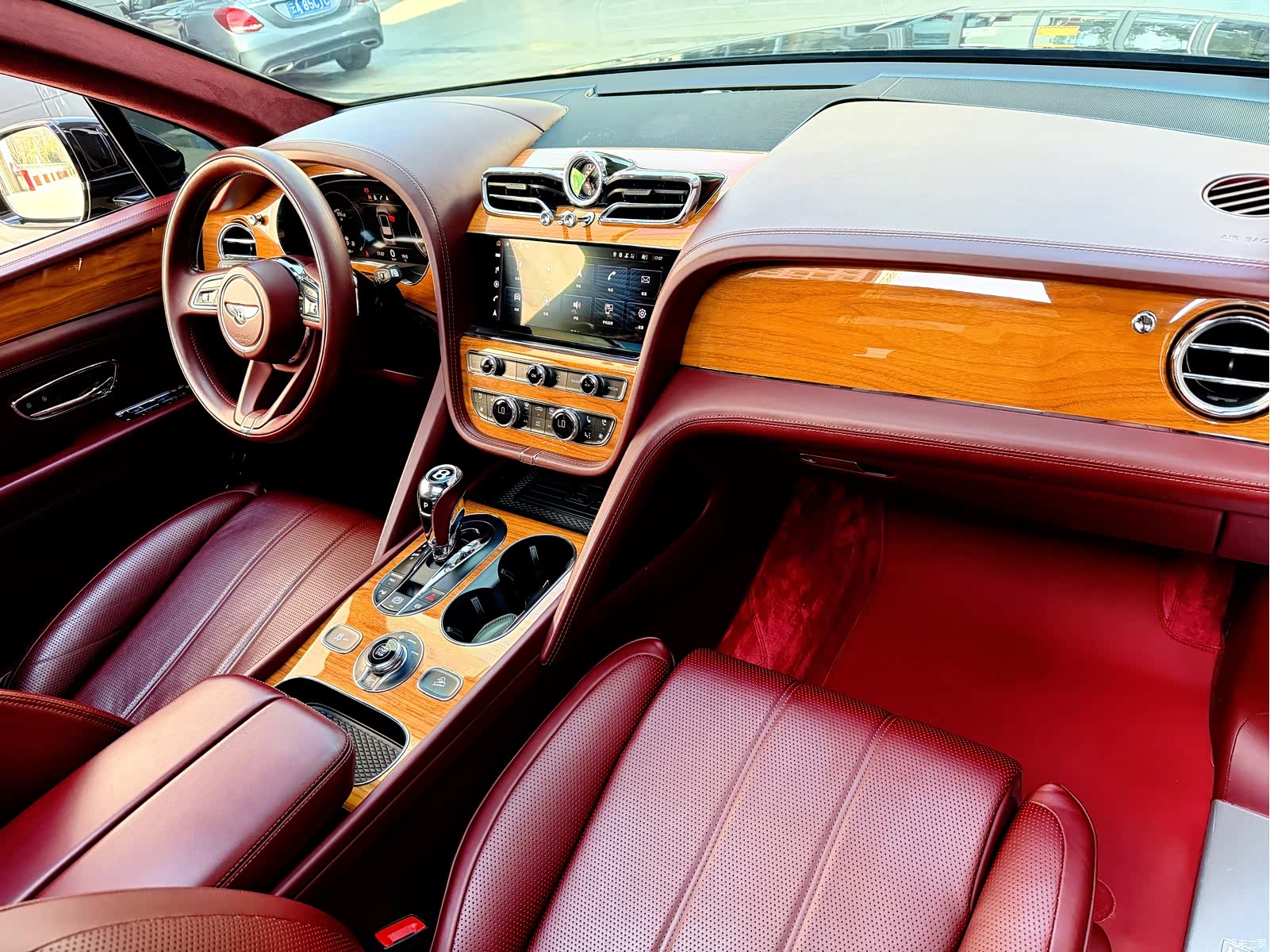 Bentley Bentayga, 2021 36
