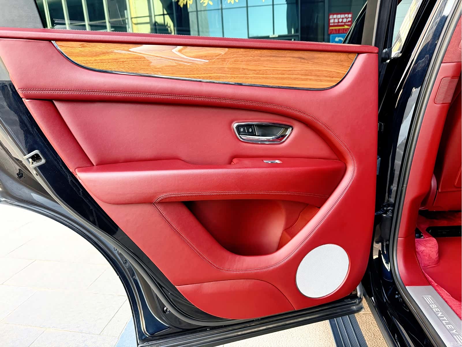 Bentley Bentayga, 2021 30