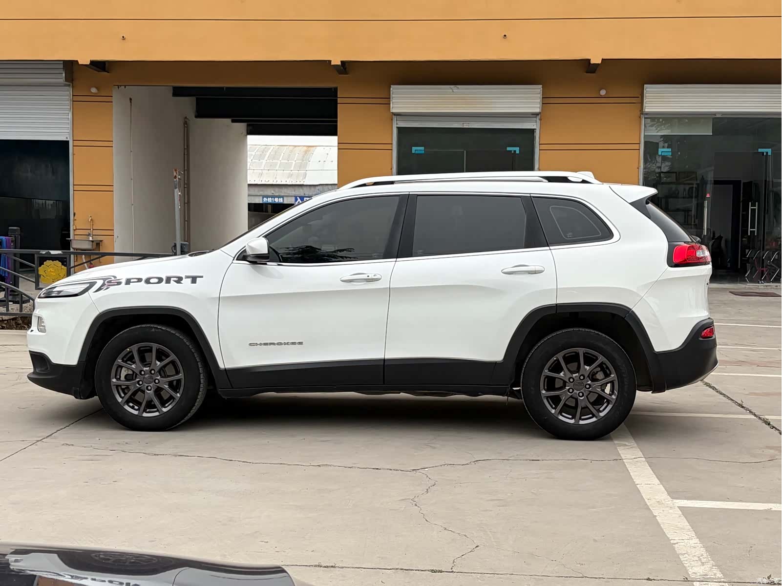 Jeep Cherokee, 2021 15