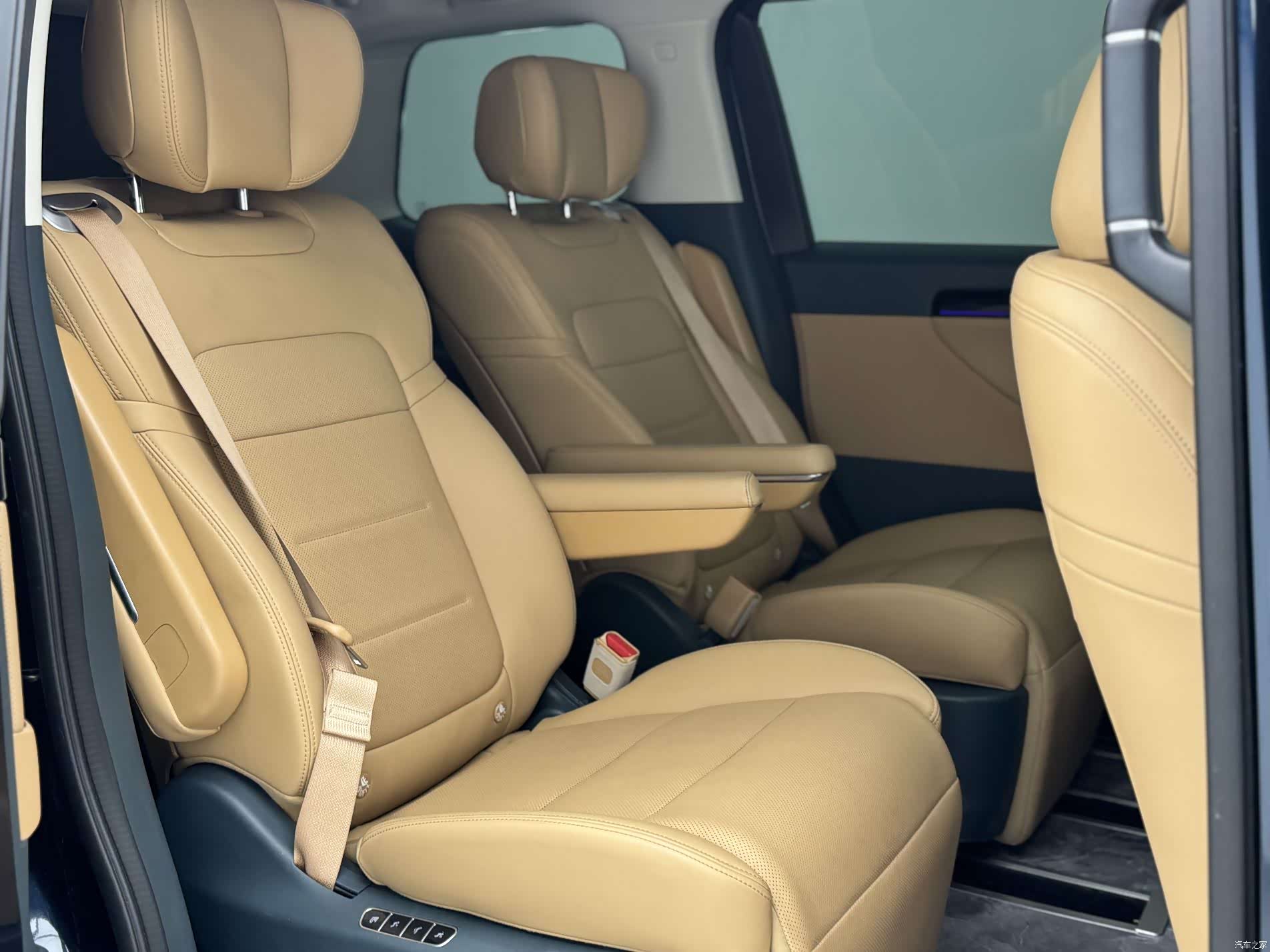 Trumpchi E8, 2023 17