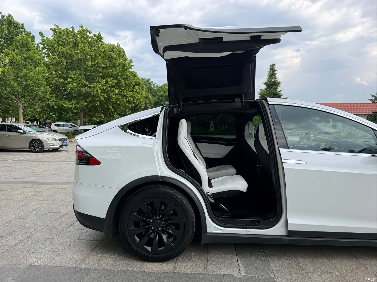 Tesla Model X, 2017 20