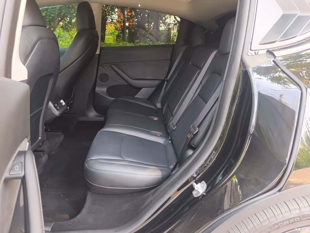 Tesla Model Y, 2023 13
