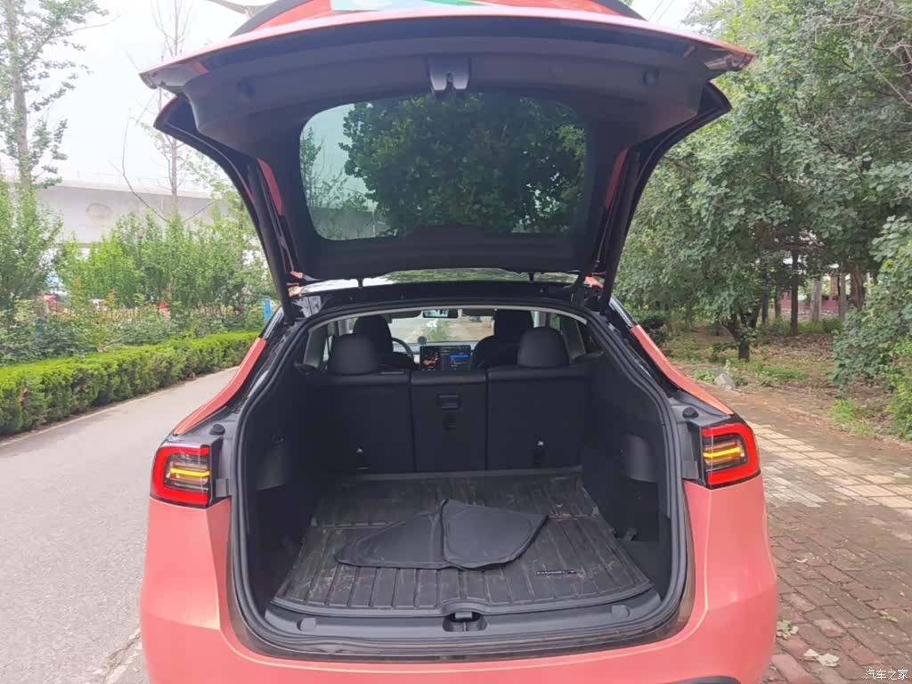 Tesla Model Y, 2023 15