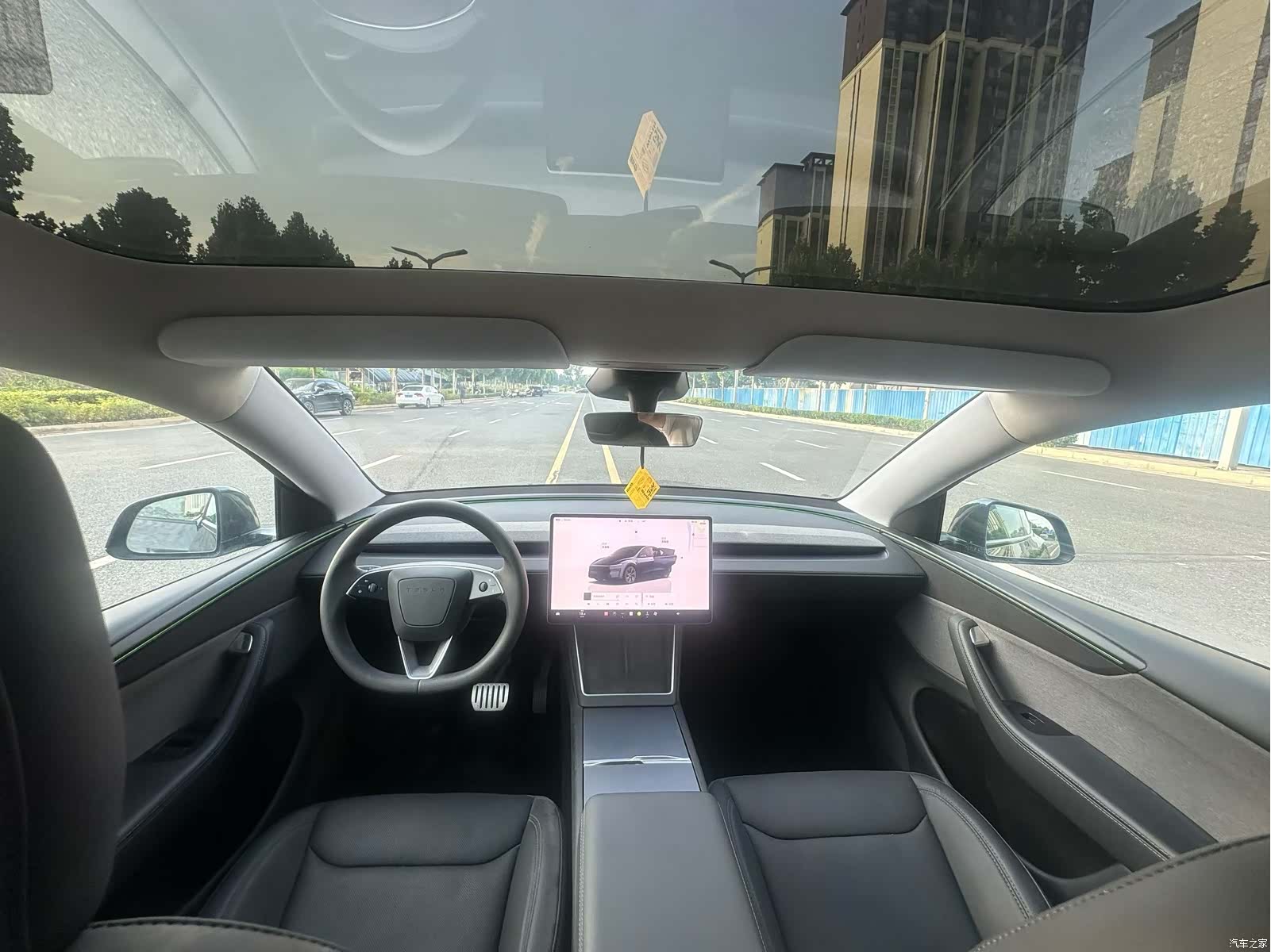 Tesla Model Y, 2025 все фото