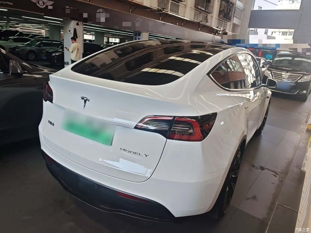 Tesla Model Y, 2023 7