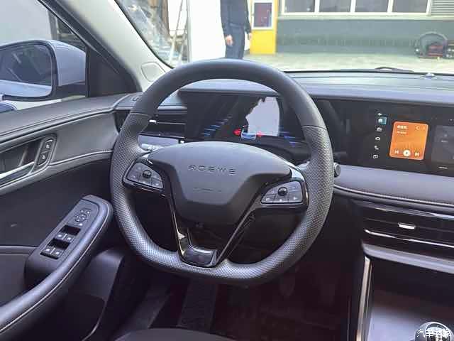Roewe i5, 2025 15