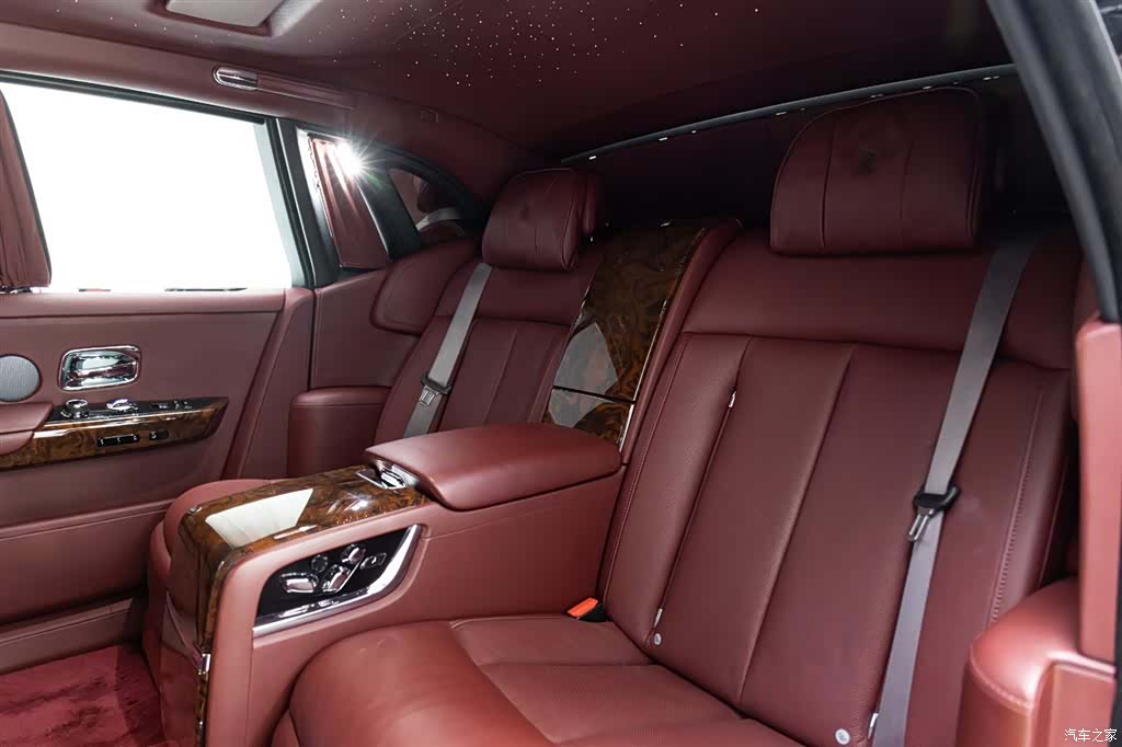 Rolls-Royce Phantom, 2019 11