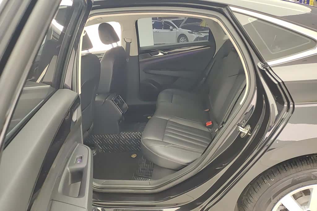 Volkswagen Passat, 2022 11