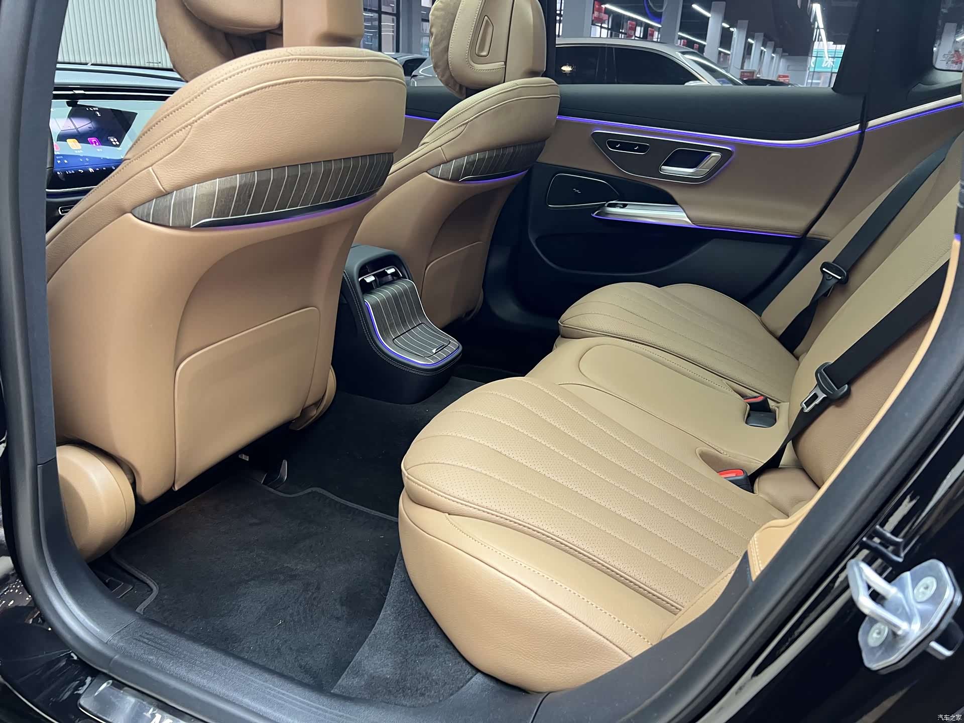 Mercedes-Benz E-Class, 2025 12