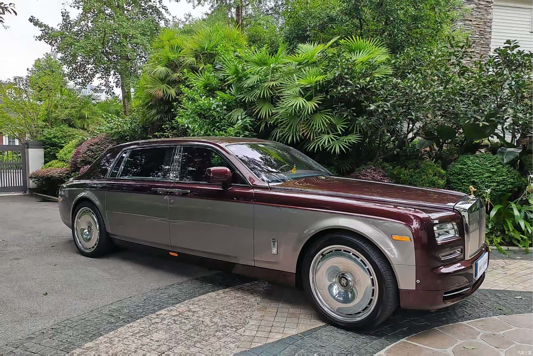 Rolls-Royce Phantom, 2016 3