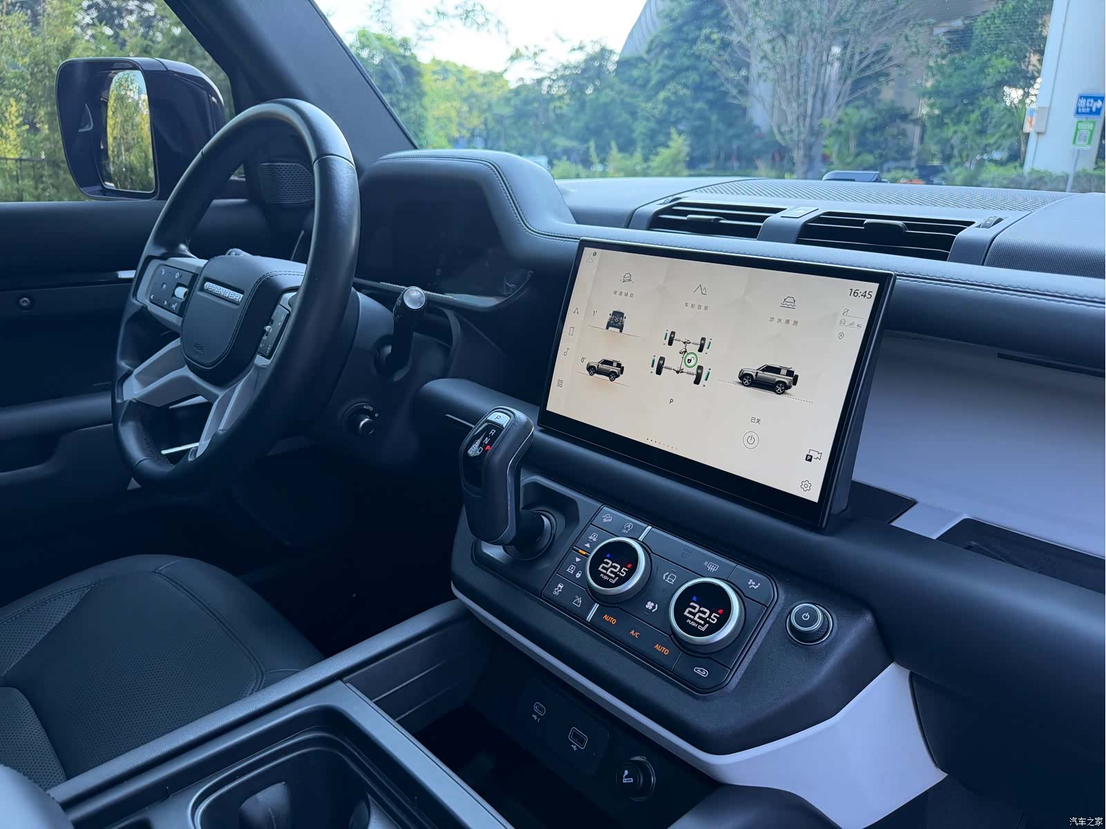 Land Rover Defender, 2023 10