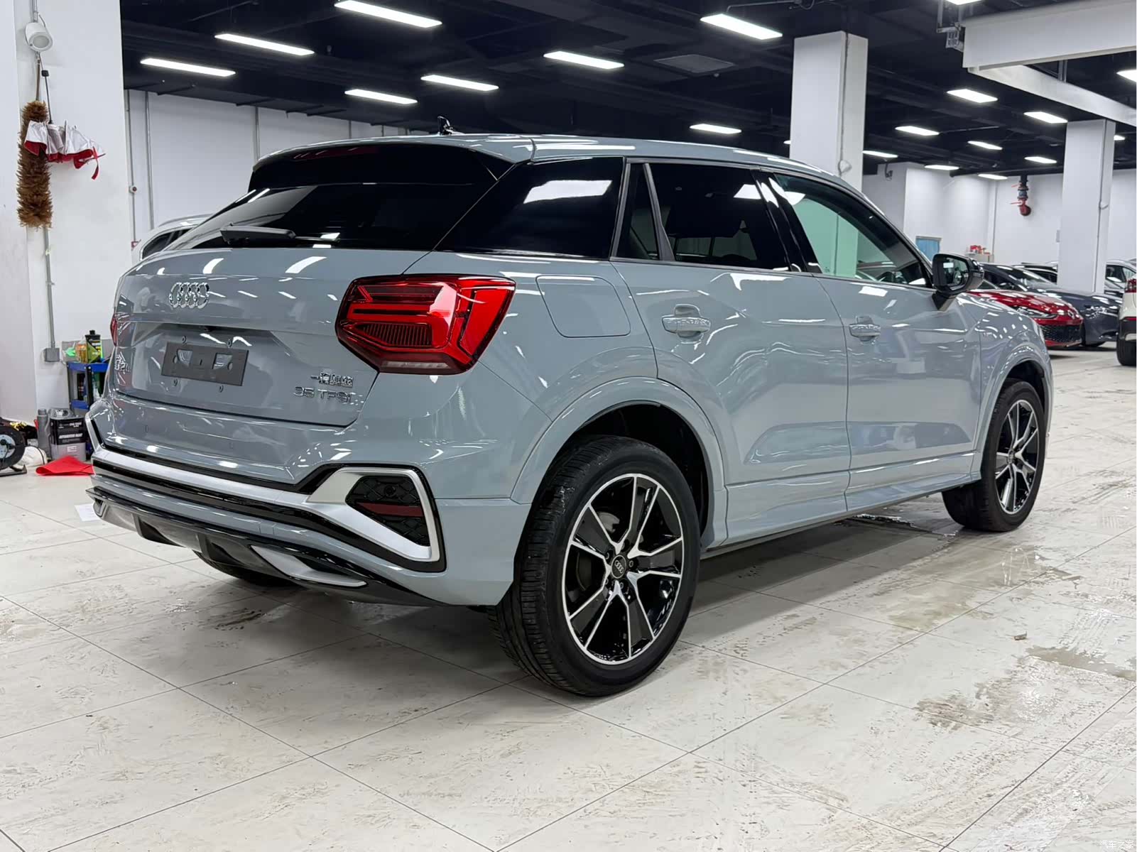 Audi Q2L, 2023 все фото