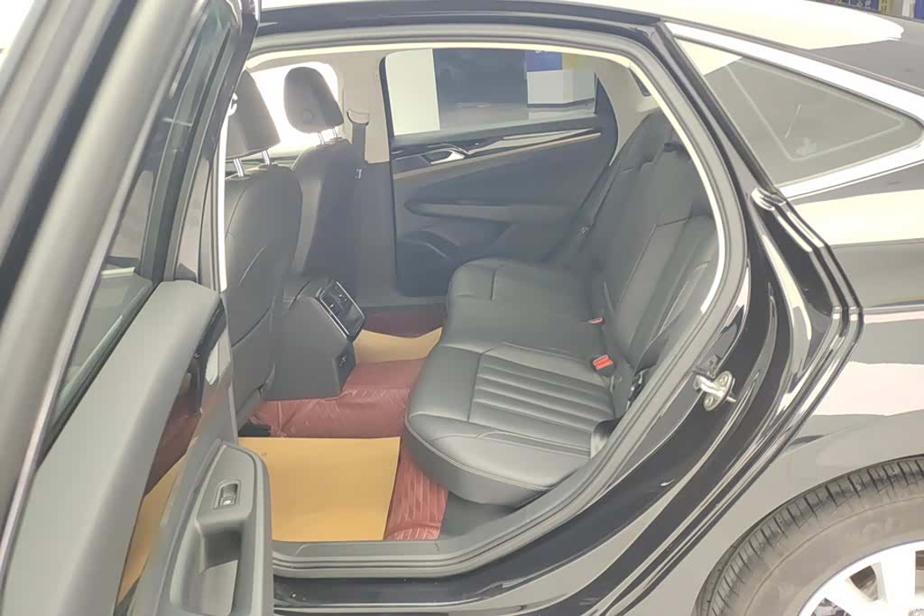 Volkswagen Passat, 2023 11