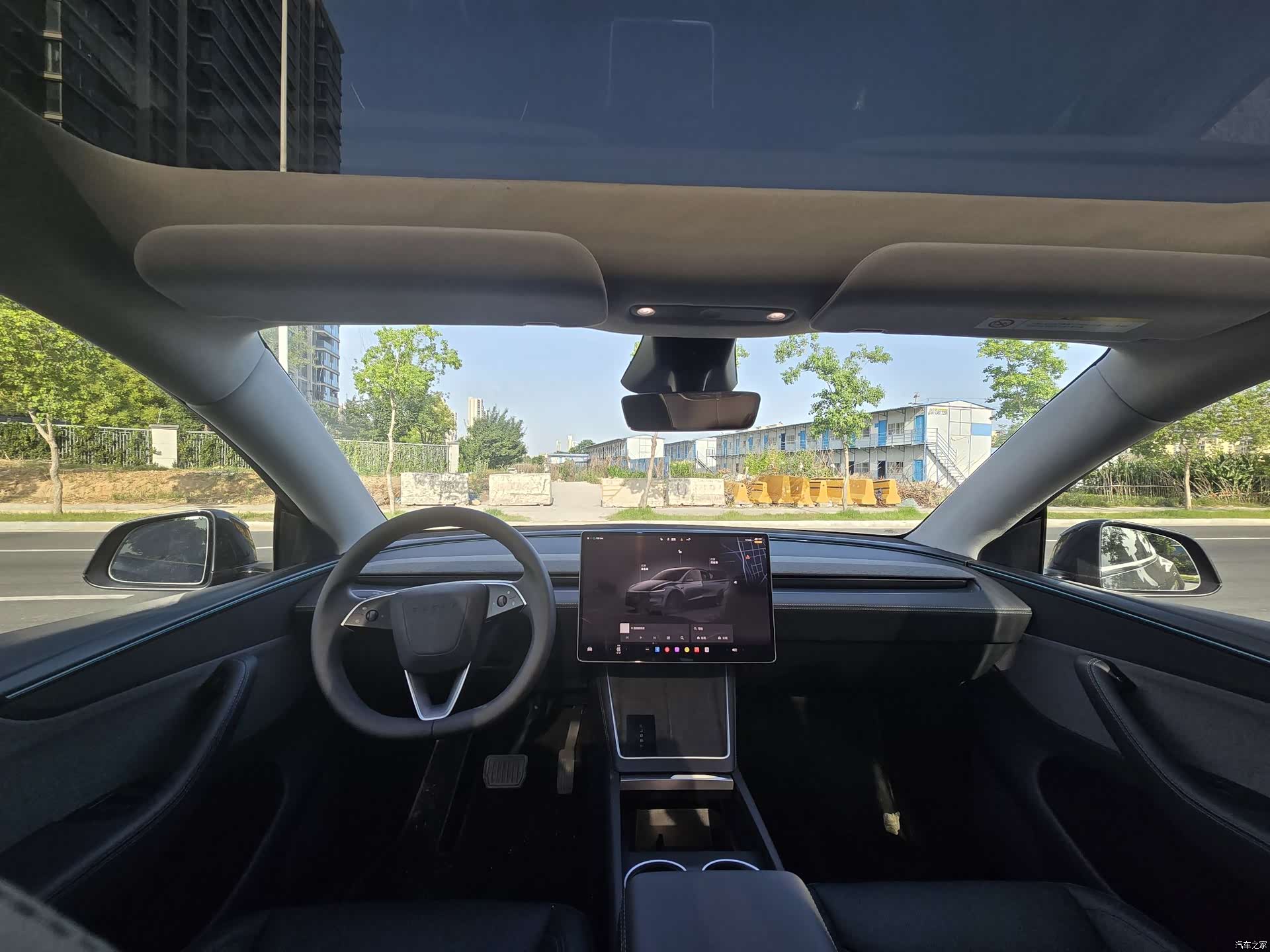 Tesla Model Y, 2025 все фото