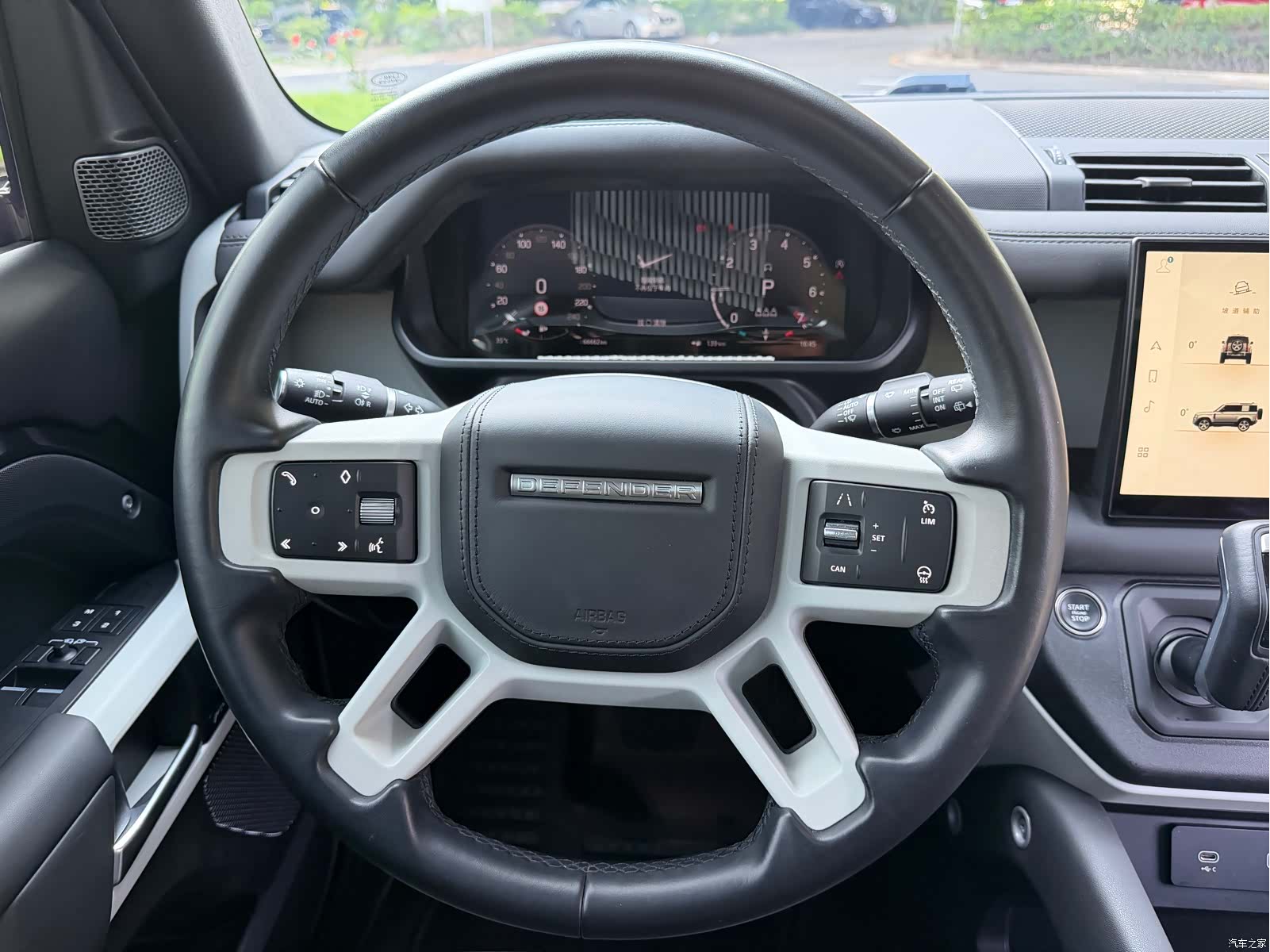 Land Rover Defender, 2023 12