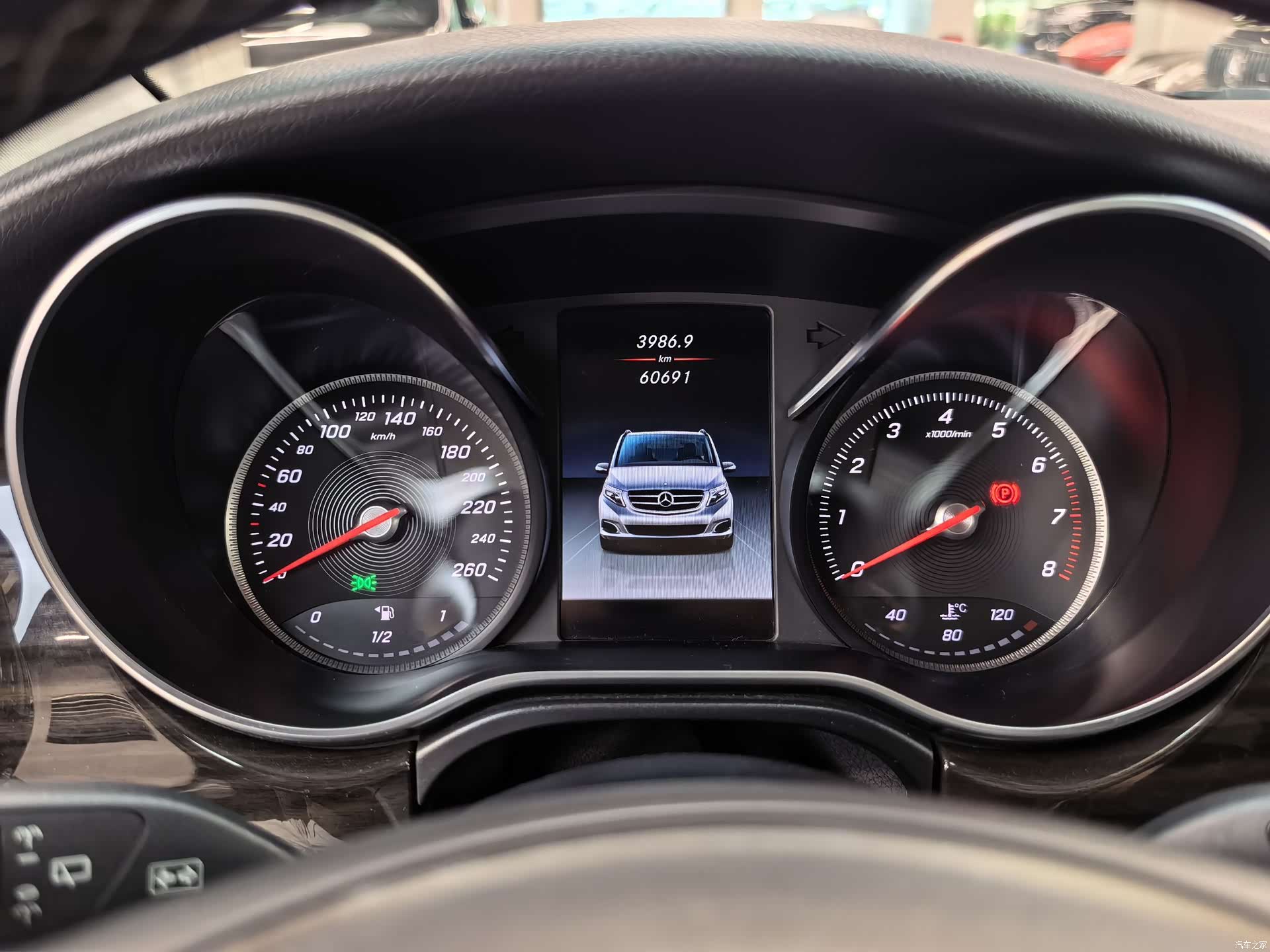 Mercedes-Benz V-Class, 2018 14
