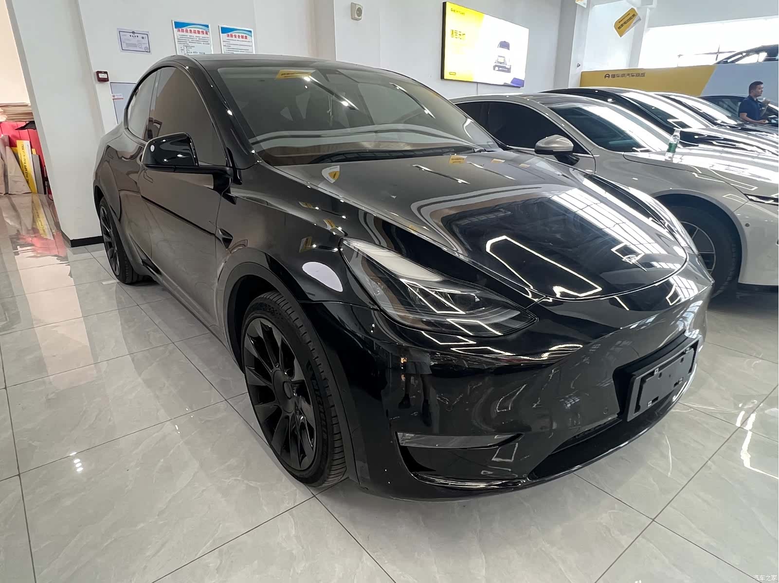 Tesla Model Y, 2023 3