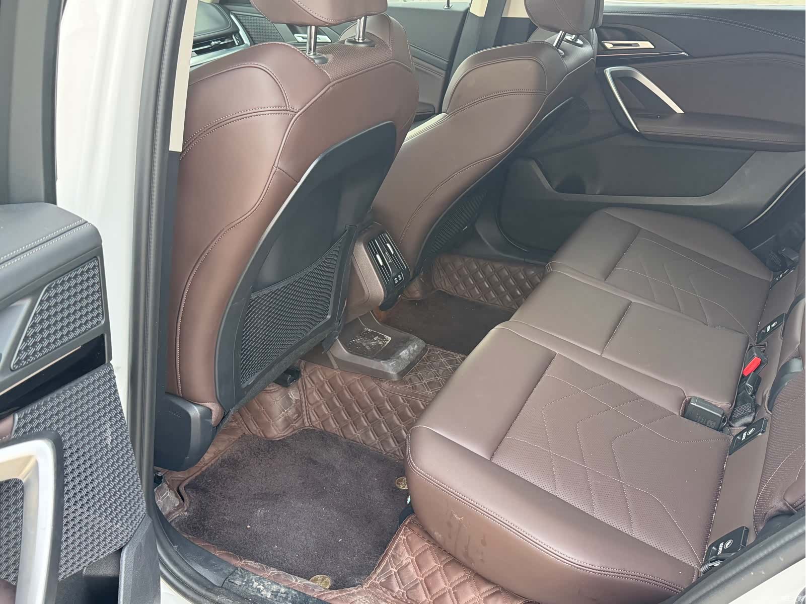 BMW X1, 2023 все фото