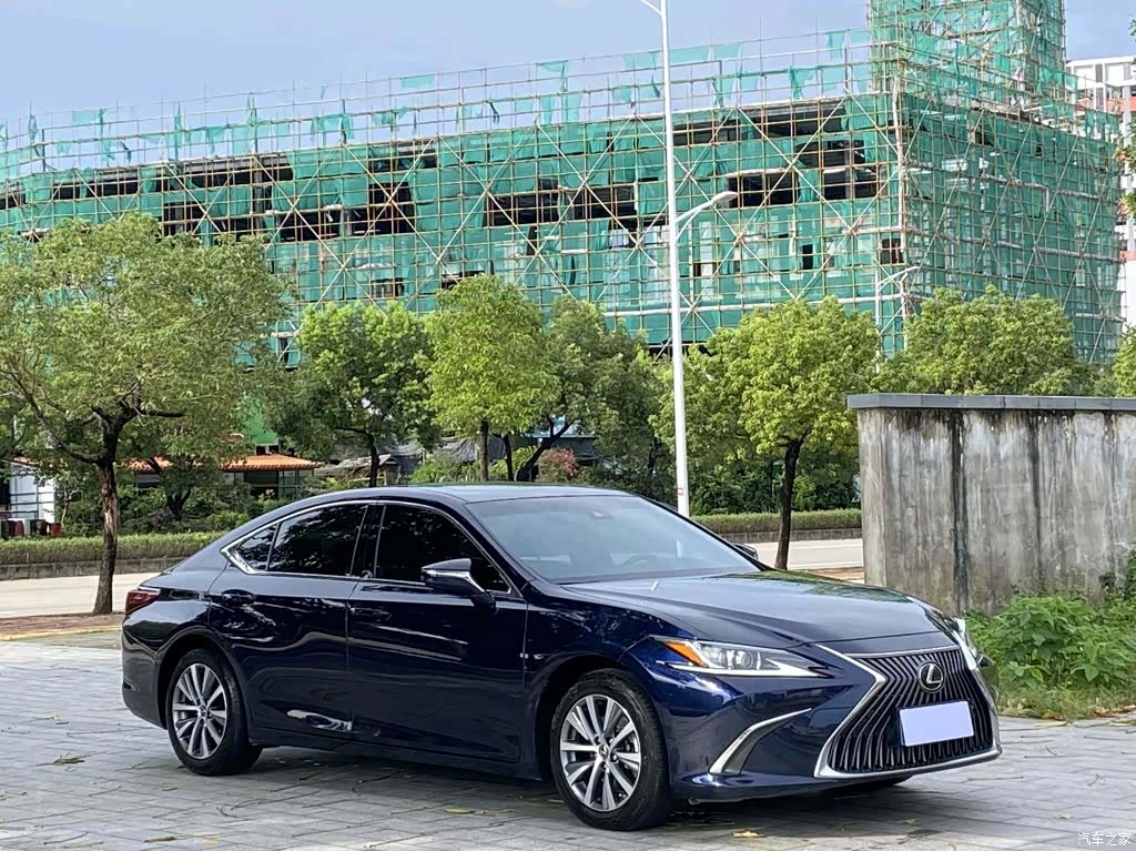 Lexus ES, 2019 3