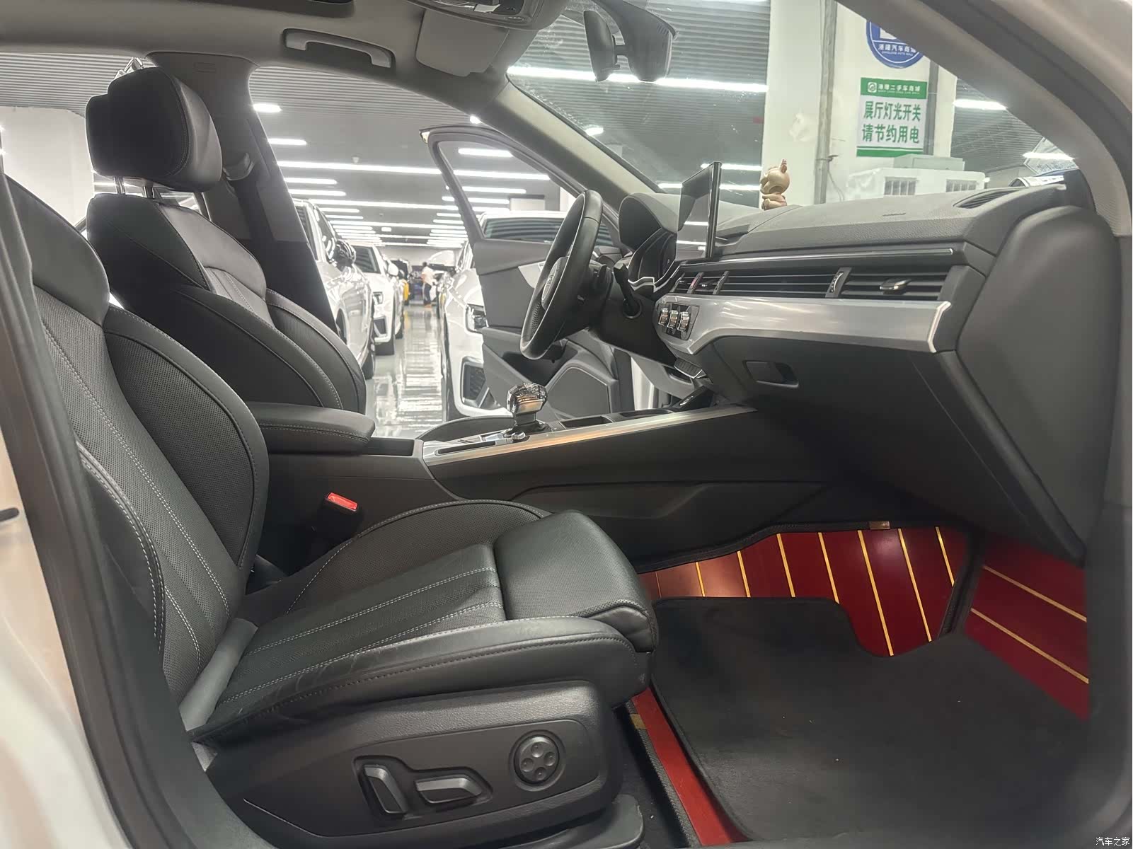 Audi A4L, 2021 все фото
