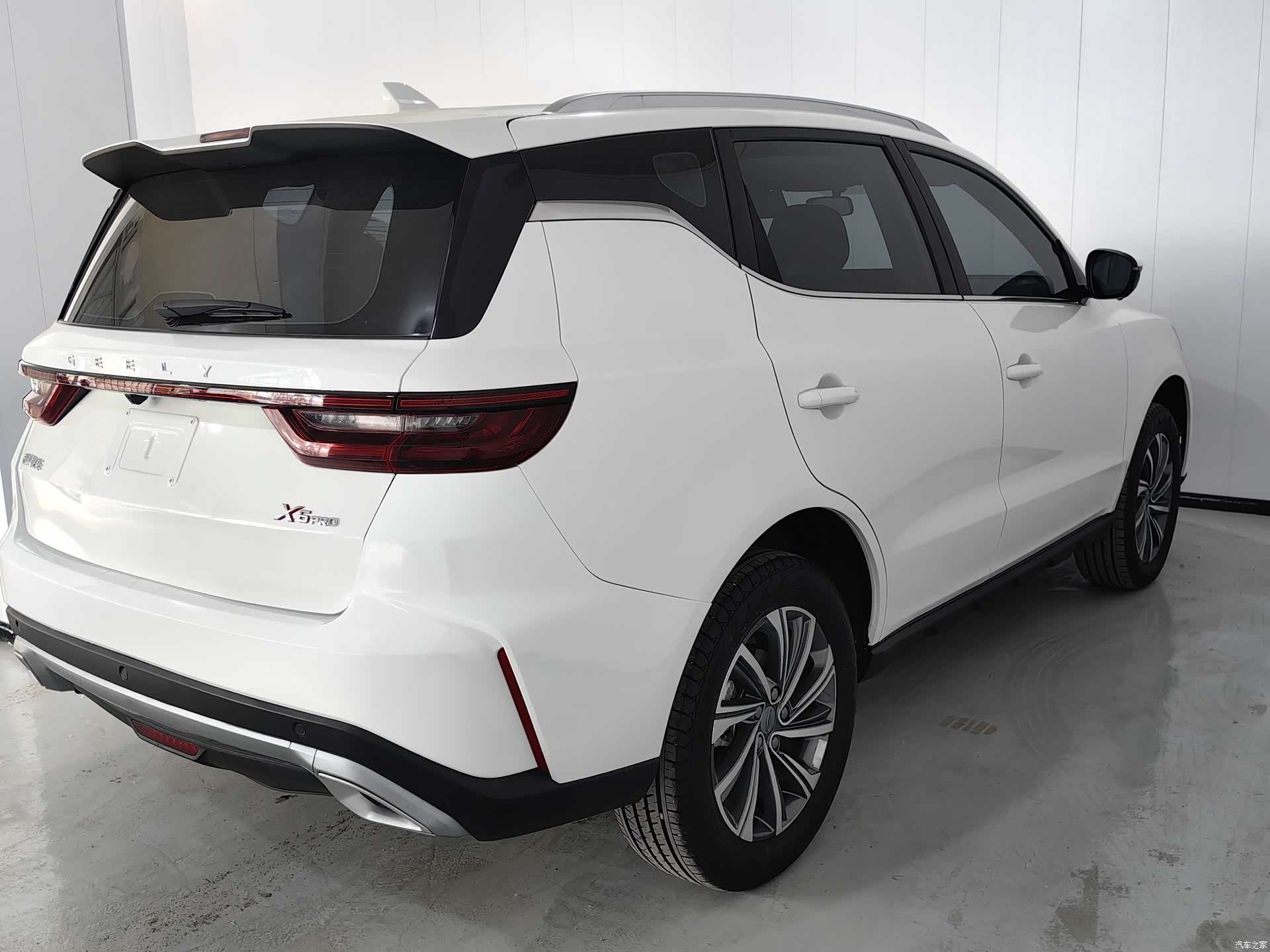 Geely X6, 2022 4