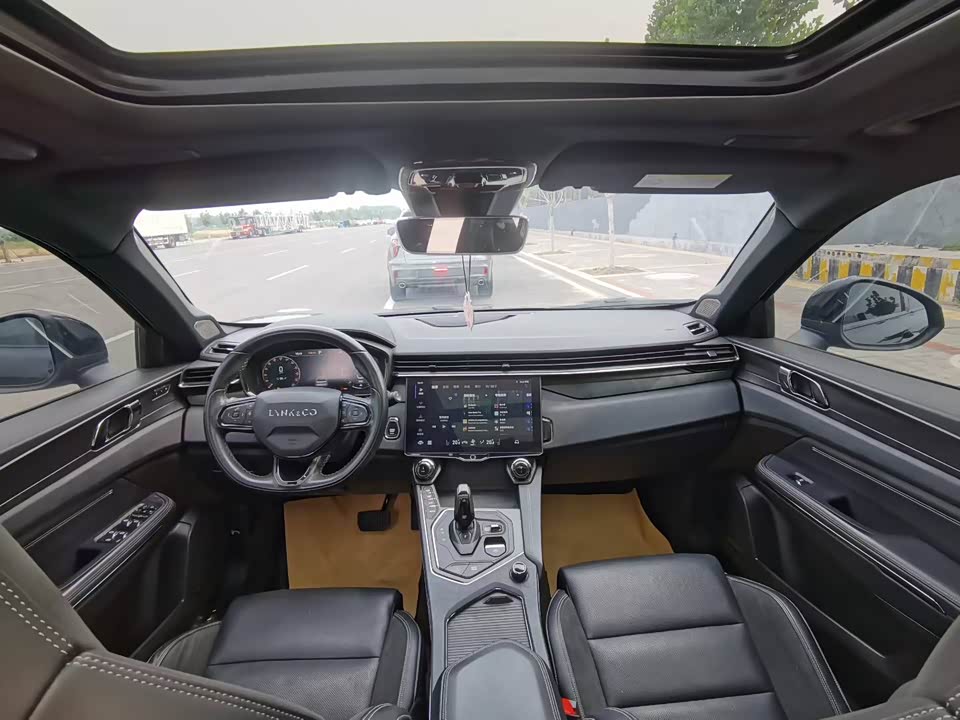 Lynk & Co 01