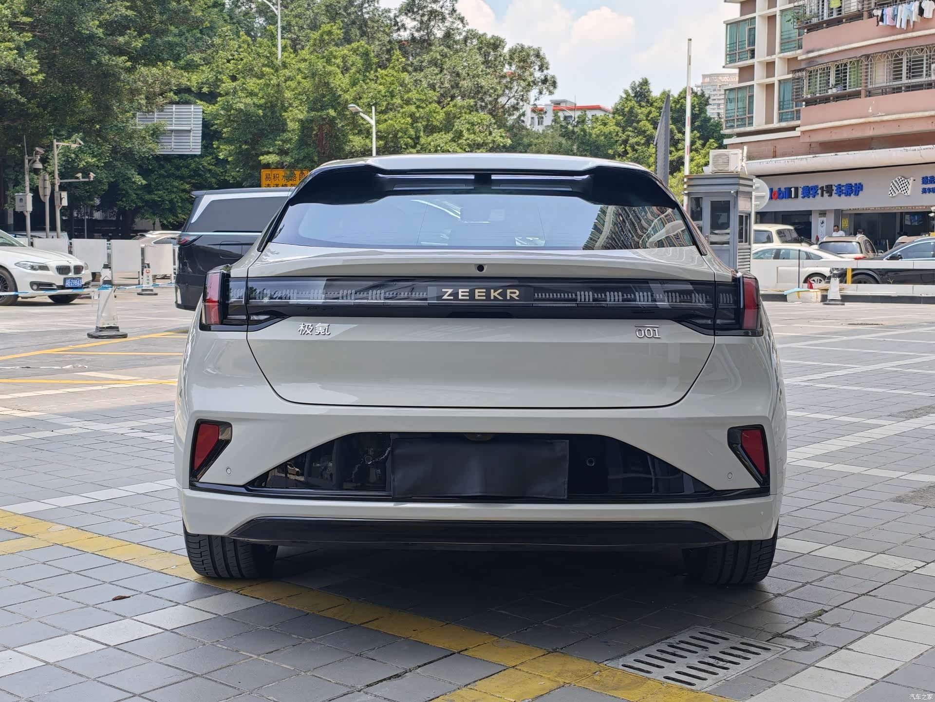 Zeekr 001, 2025 2