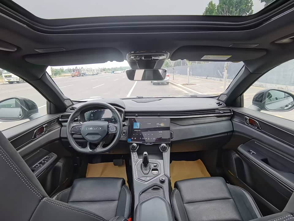 Lynk & Co 01