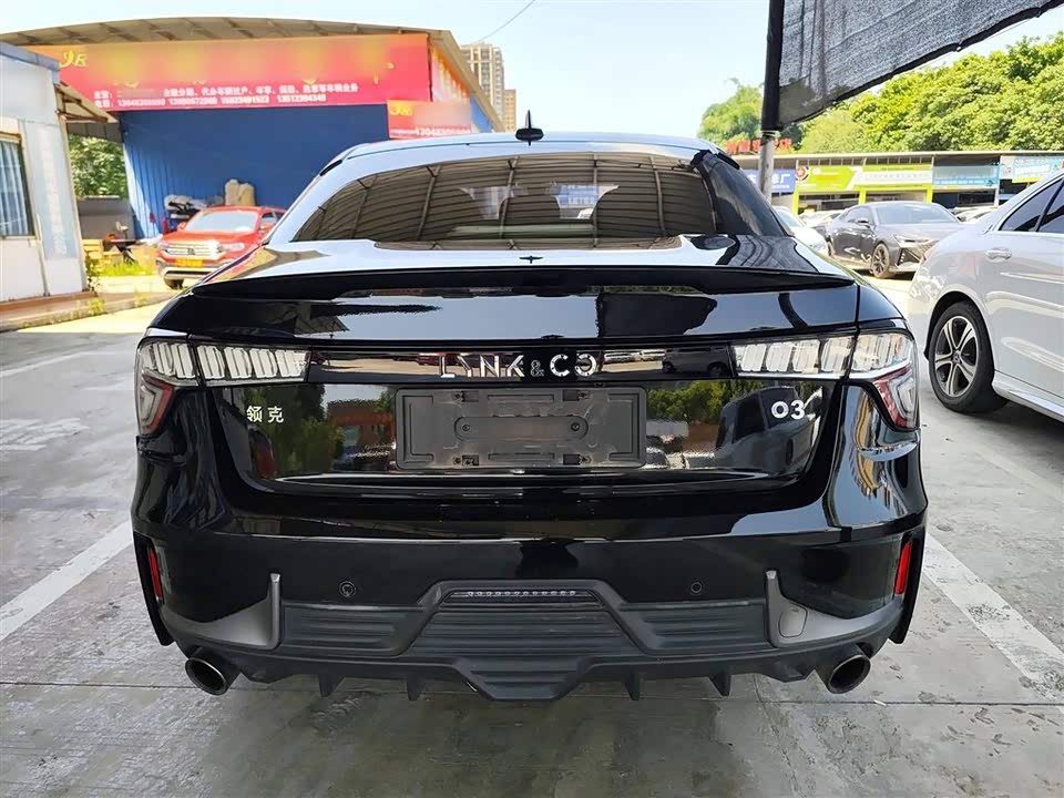 Lynk & Co 03
