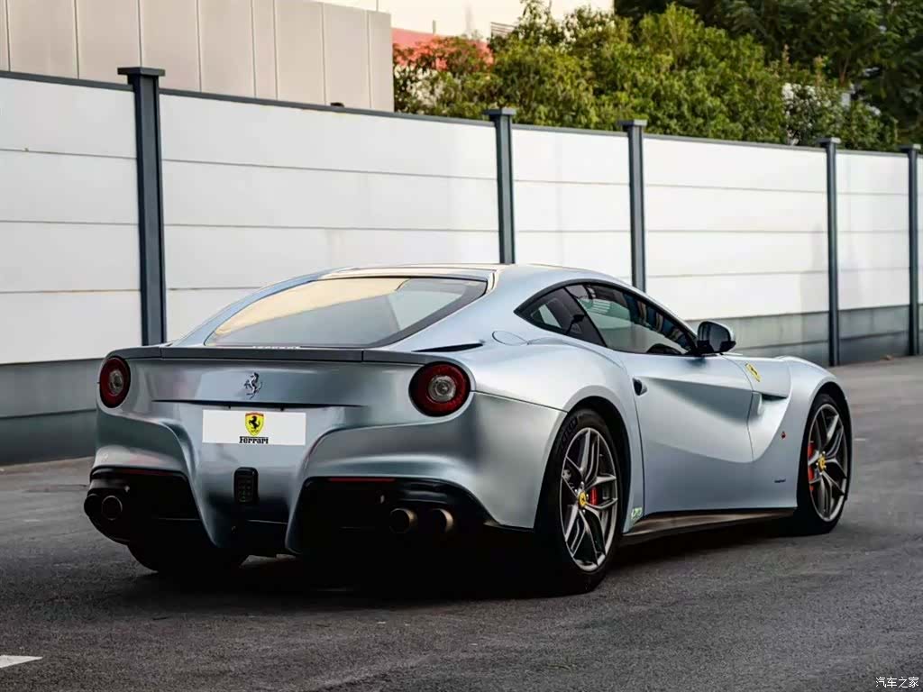 Ferrari F12ber, 2014 4