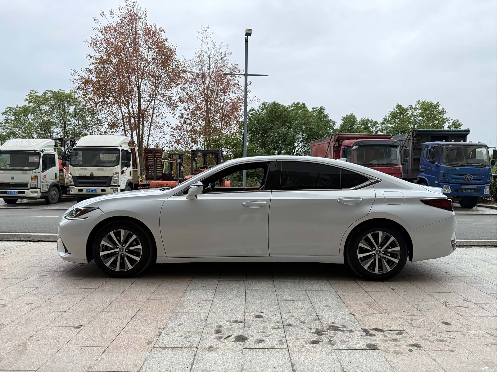 Lexus ES, 2019 4