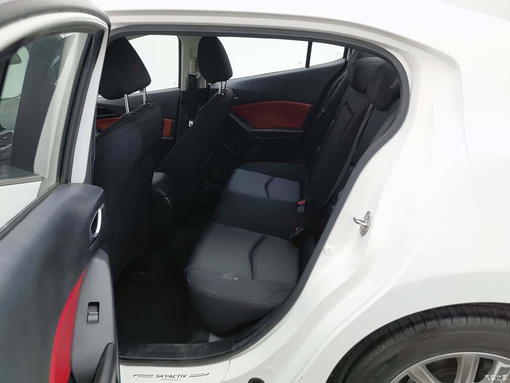 Mazda Mazda3, 2015 15