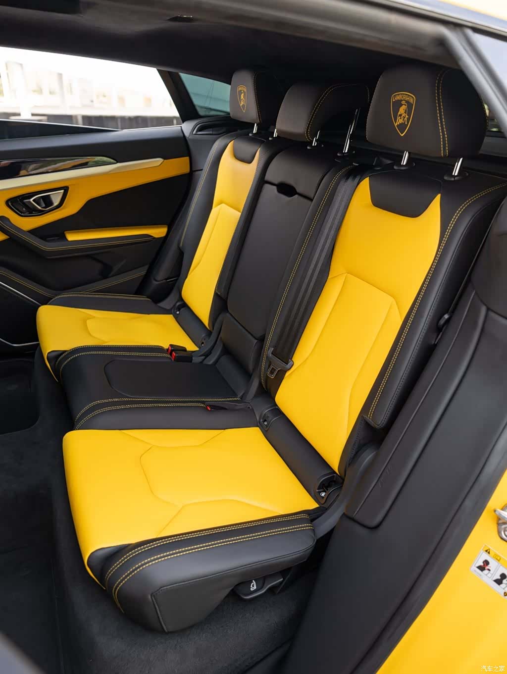 Lamborghini Urus, 2023 21