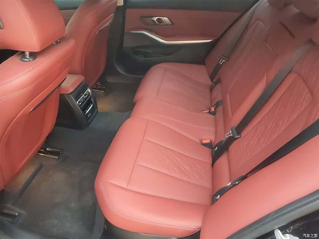 BMW 3 Series, 2025 10