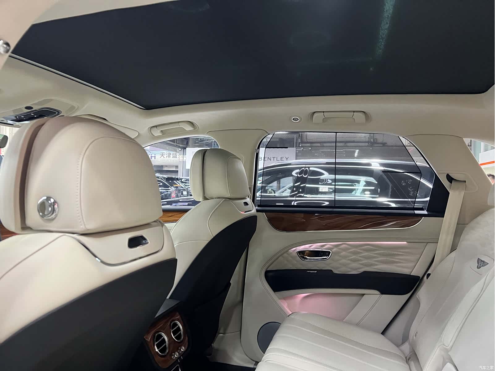 Bentley Bentayga, 2024 19