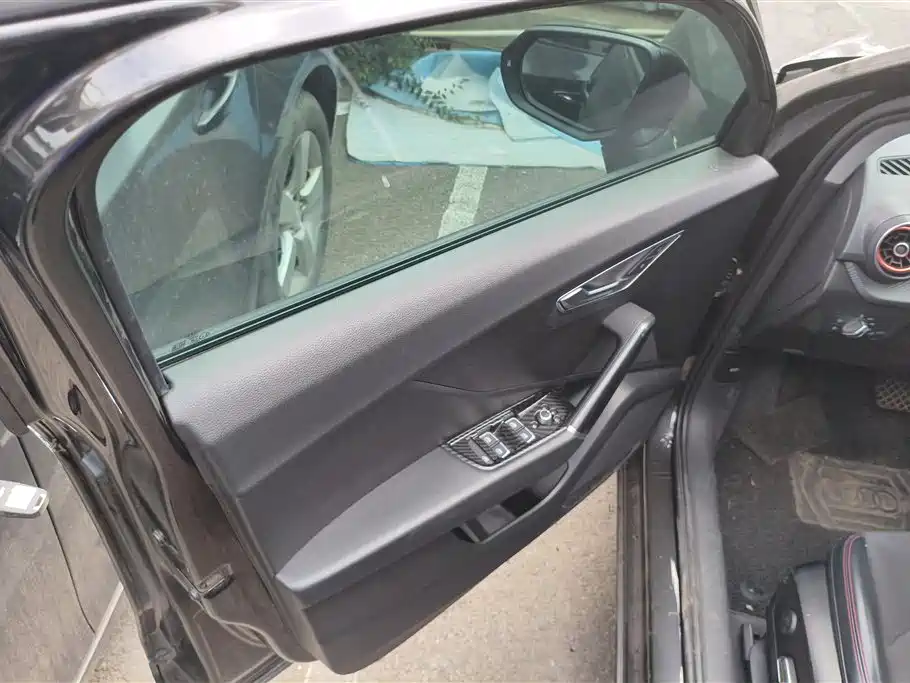 Audi Q2L Audi Q2L