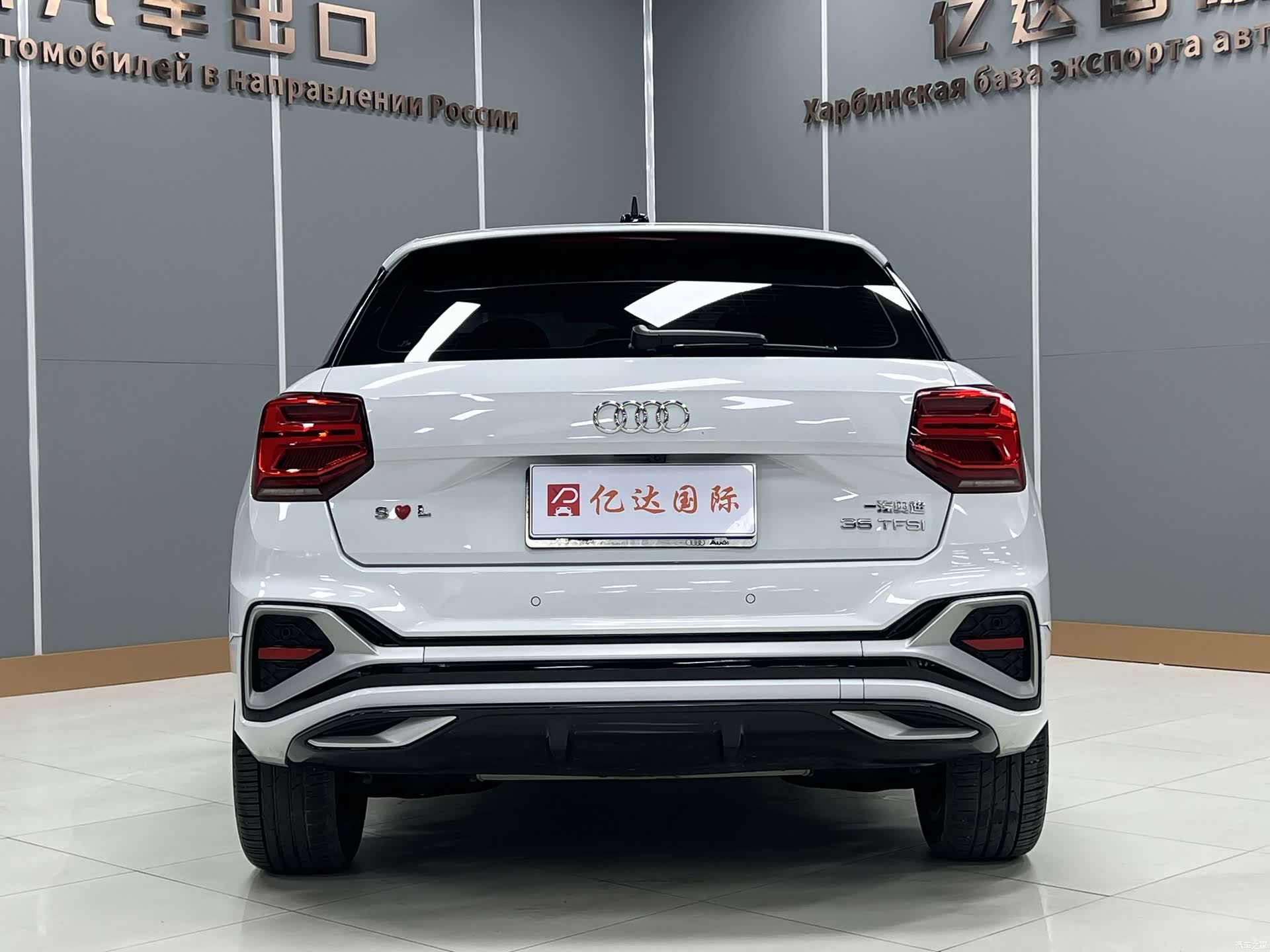 Audi Q2L, 2022 все фото