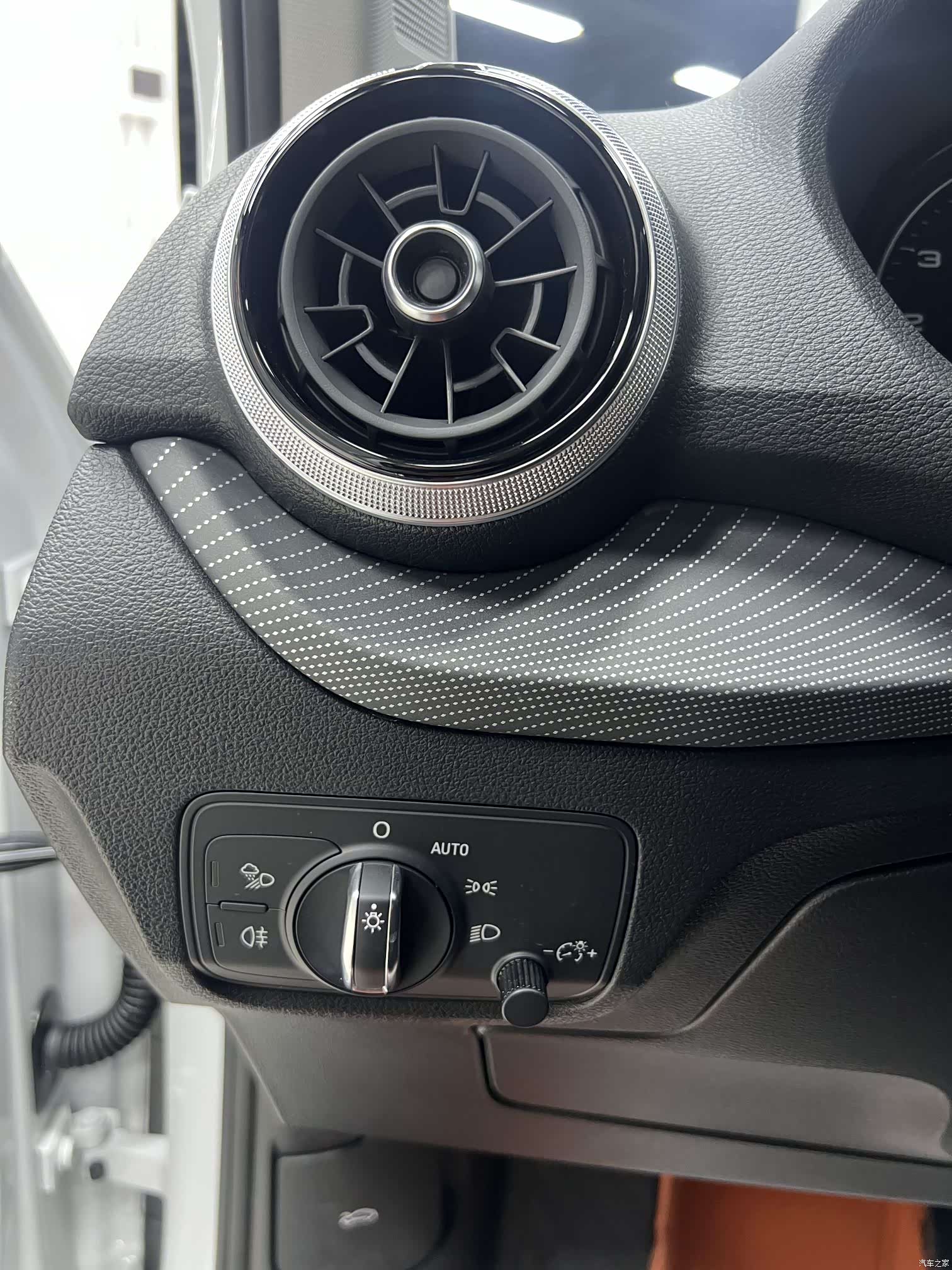 Audi Q2L, 2022 15