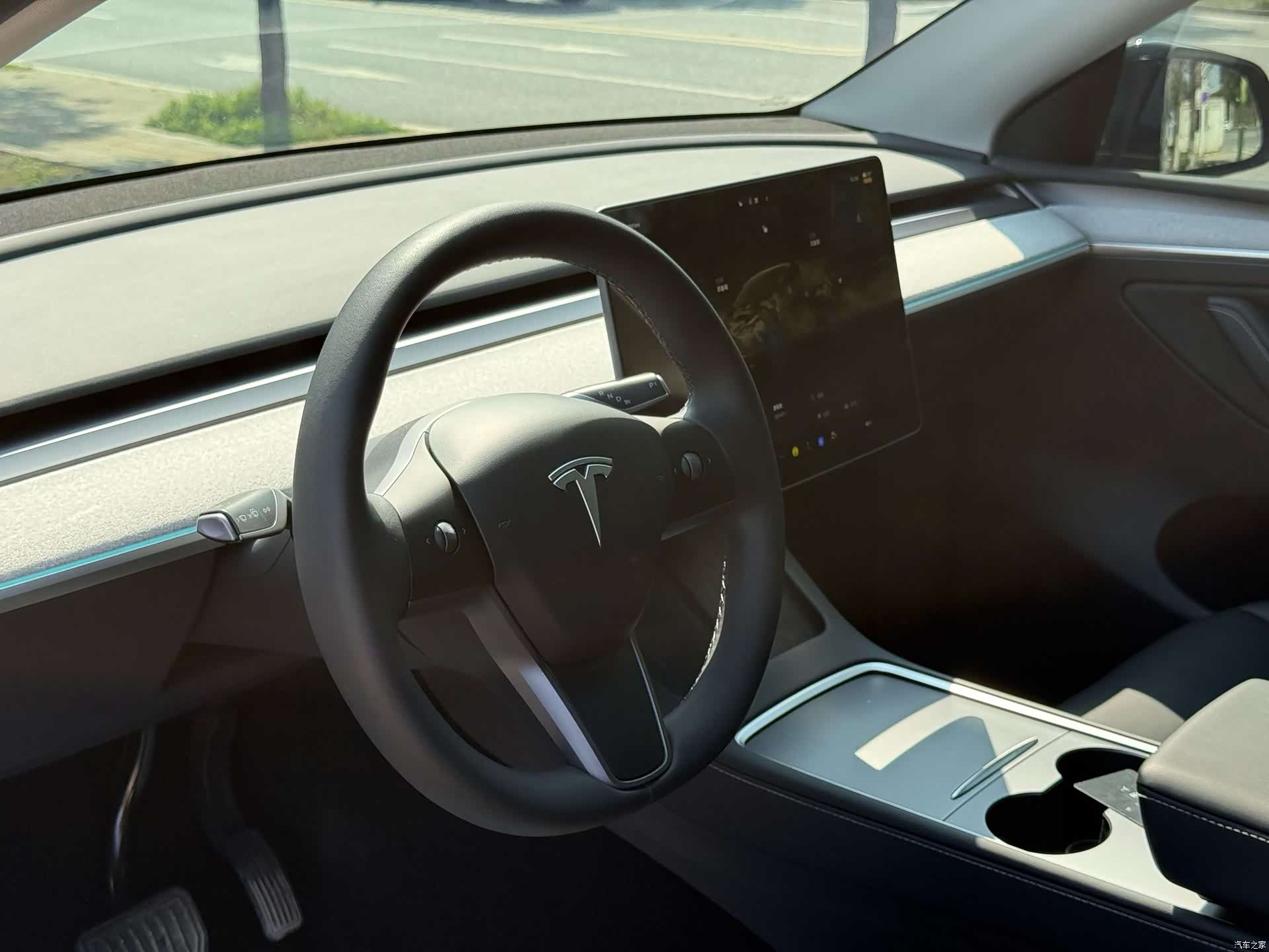 Tesla Model Y, 2024 8
