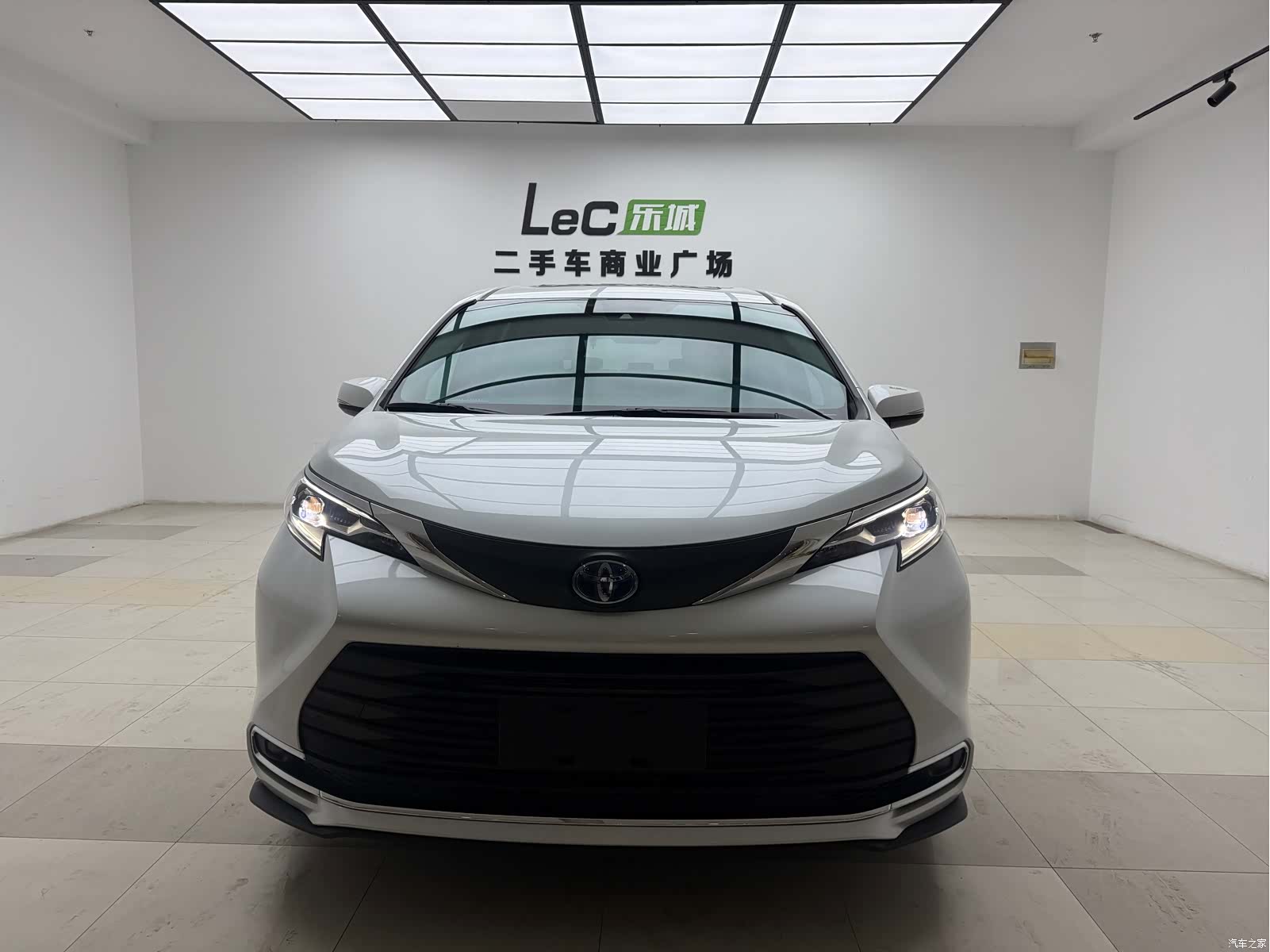 Toyota Sienna, 2023 3