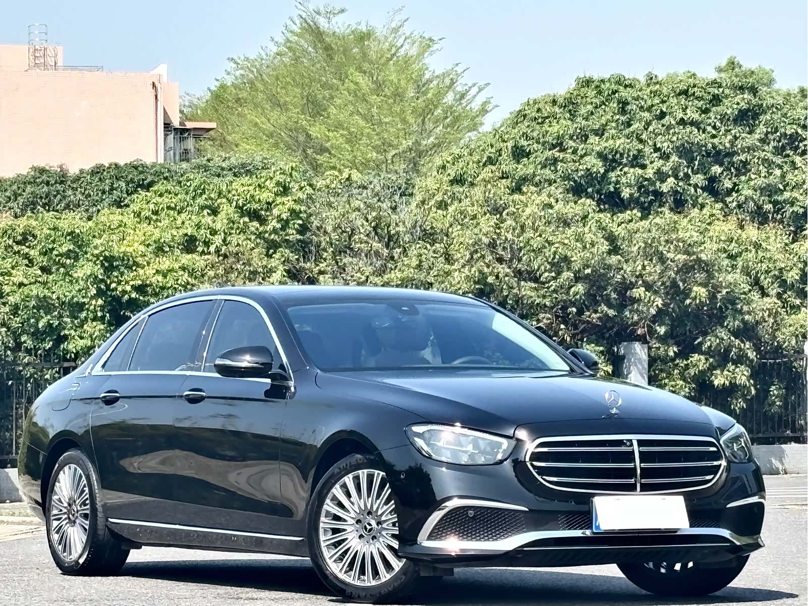 Mercedes-Benz E-Class, 2023 3