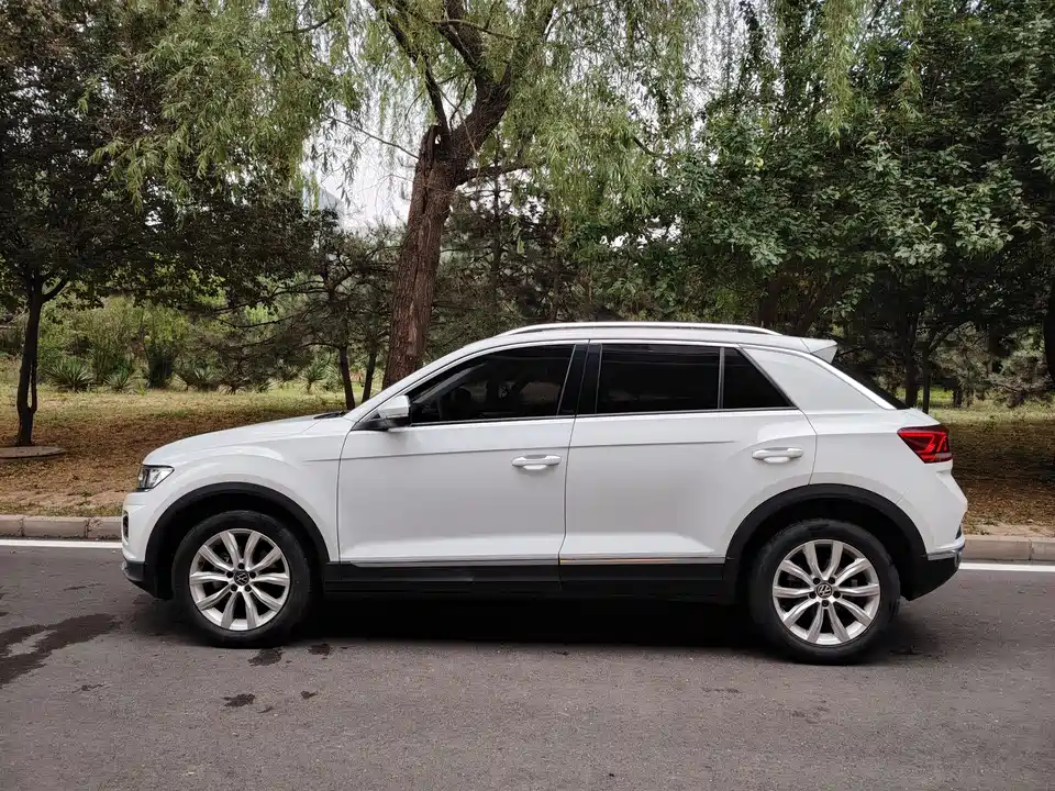 Volkswagen T-ROC exploring Songs