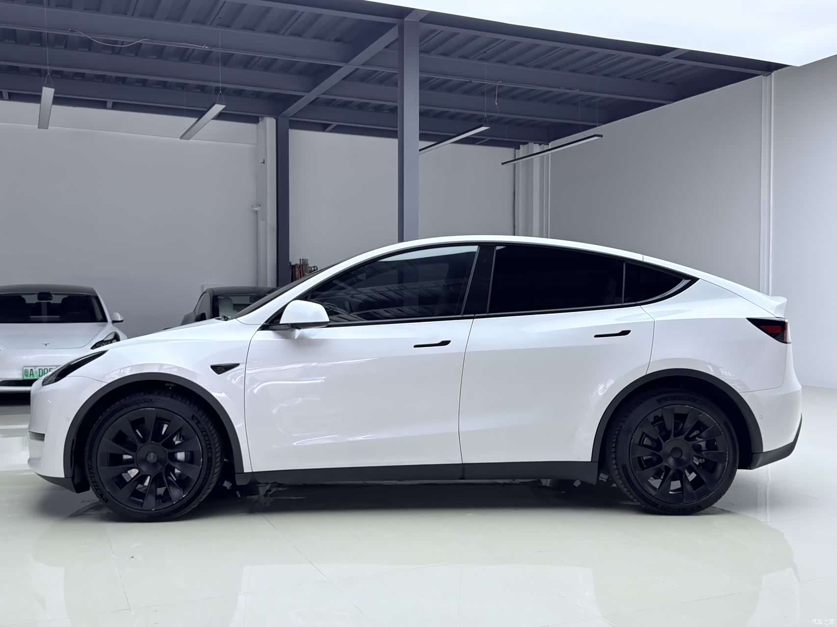 Tesla Model Y, 2021 3