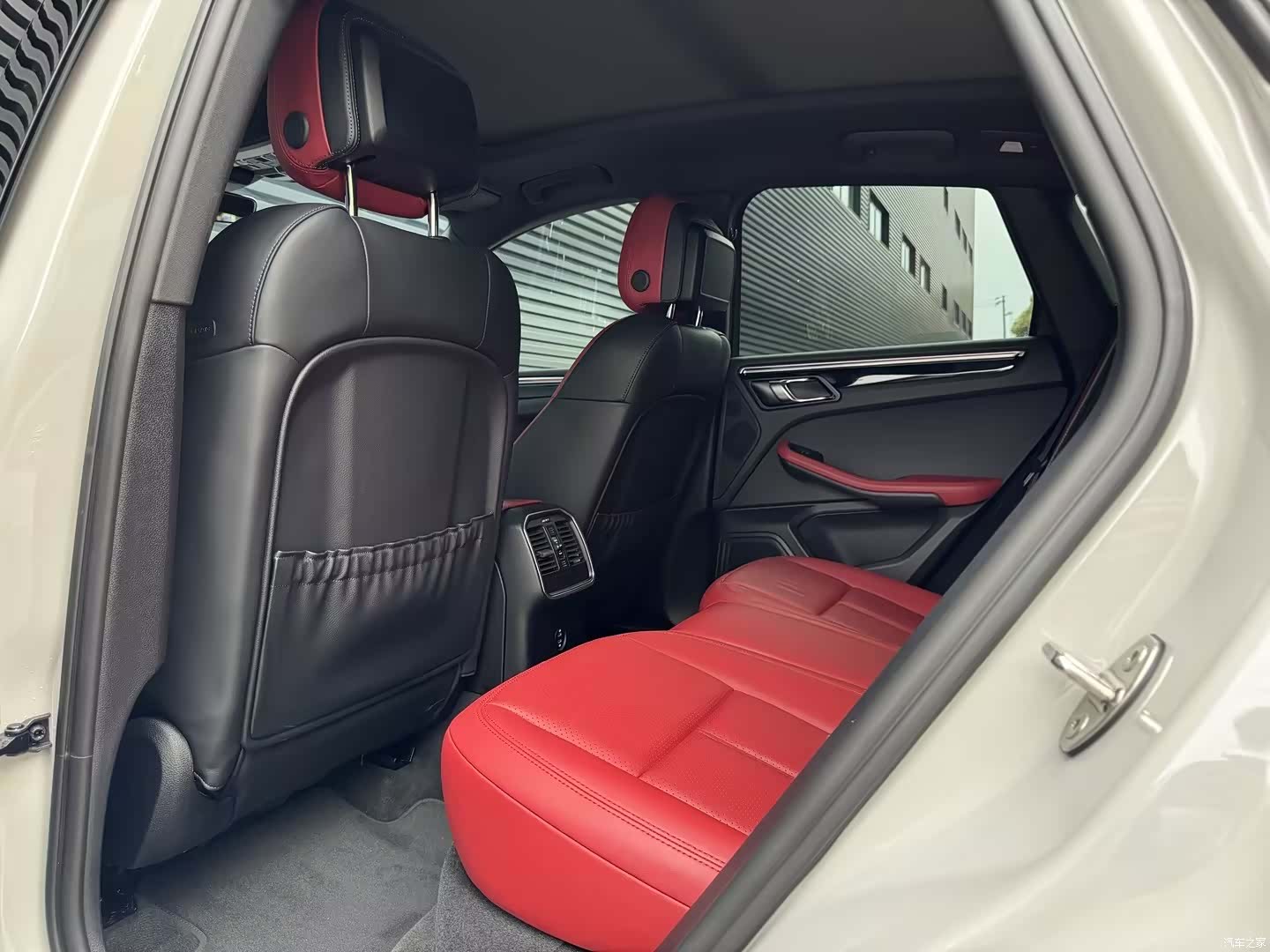 Porsche Macan, 2022 12