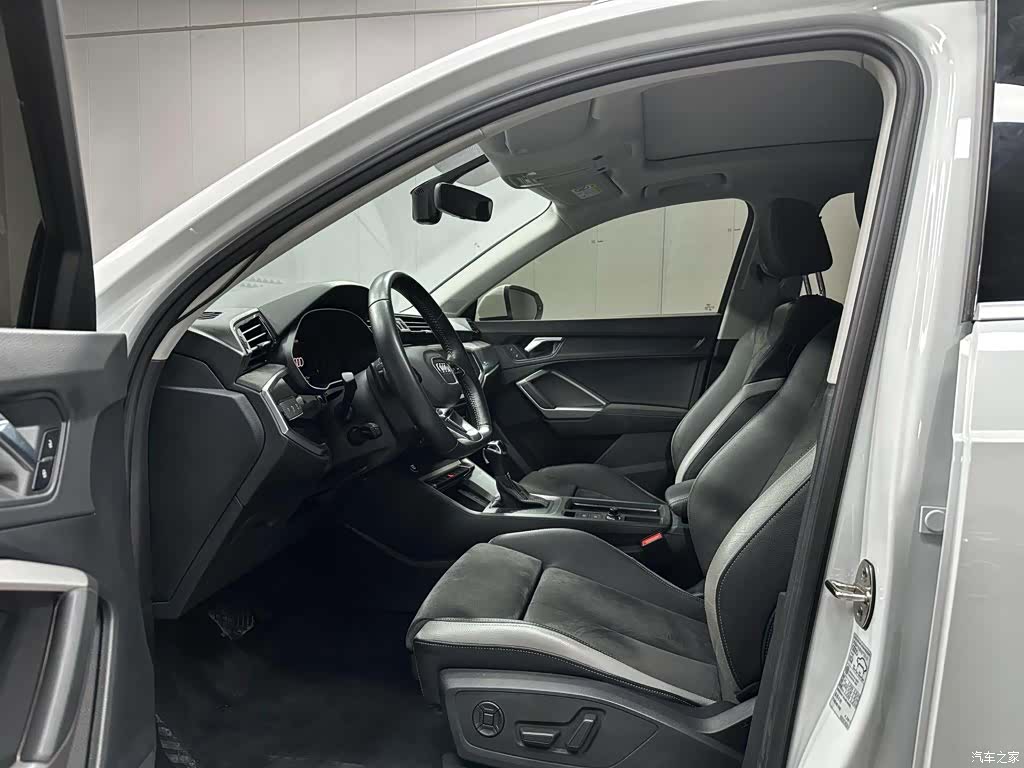 Audi Q3, 2022 10