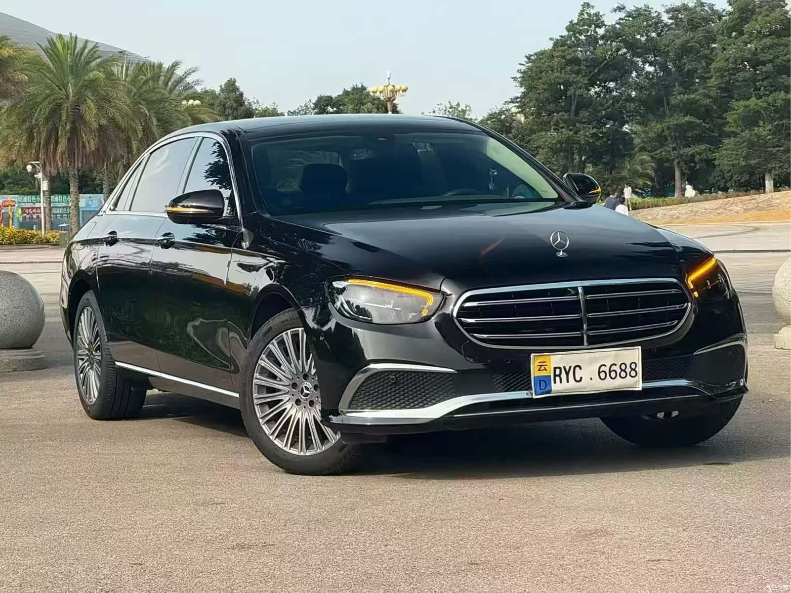 Mercedes-Benz E-Class, 2023 3