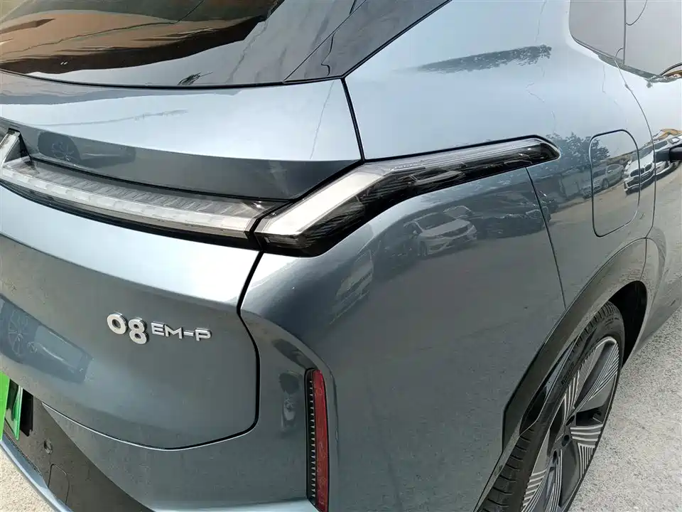 Lynk & Co 08 EM-P