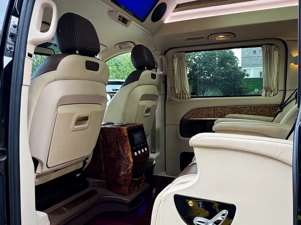 Mercedes-Benz V-class