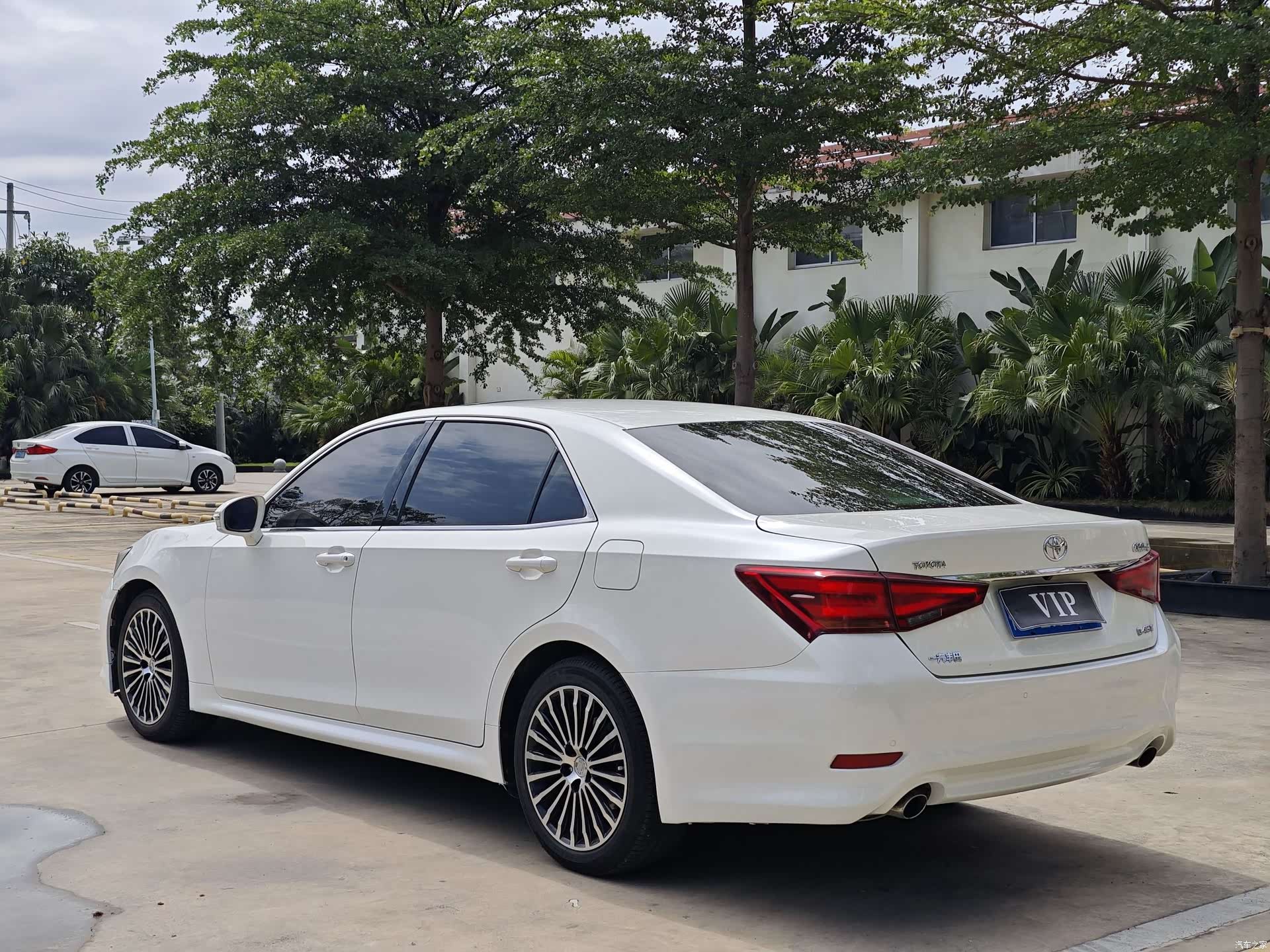 Toyota Crown, 2019 все фото